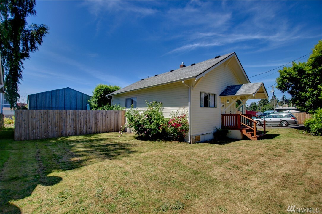 Property Photo:  115 S Ball St  WA 98273 