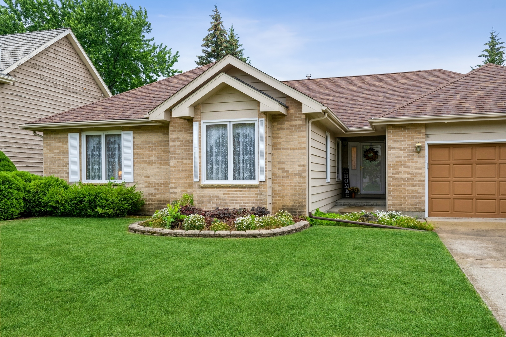 Property Photo:  4327 Crabtree Court  IL 60031 