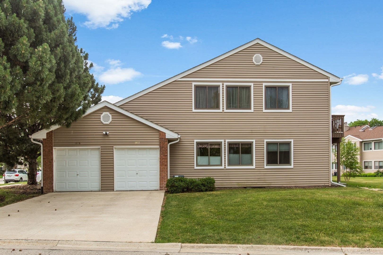 1076 Hidden Lake Drive  Buffalo Grove IL 60089 photo