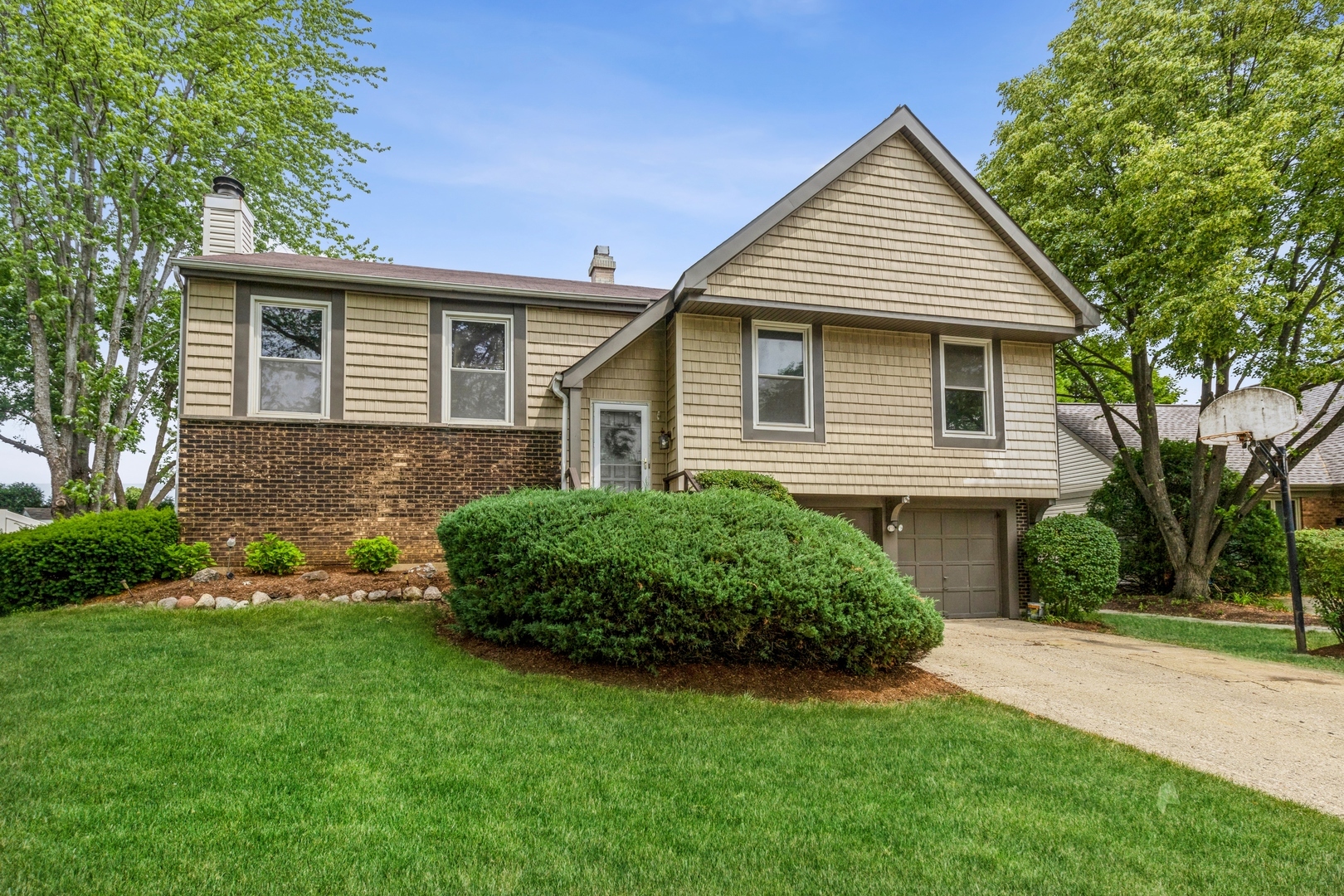 Property Photo:  421 Appleton Drive  IL 60061 