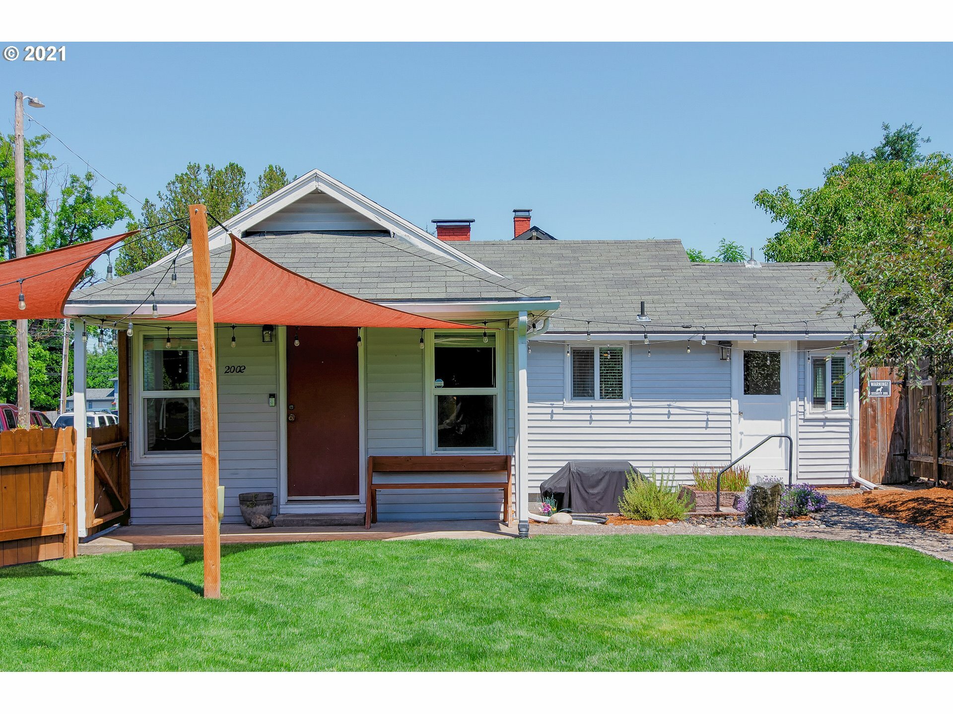 Property Photo: 2002 E 33rd St WA 98663