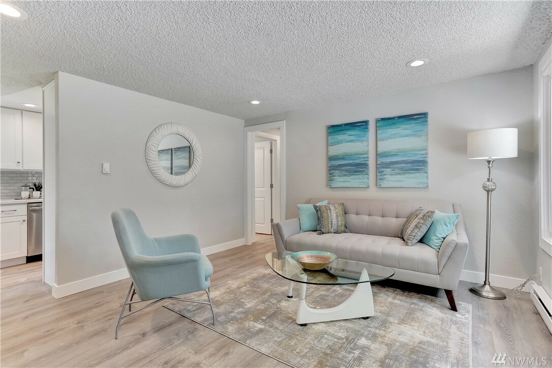 Property Photo: 30807 8th Ave S WA 98003