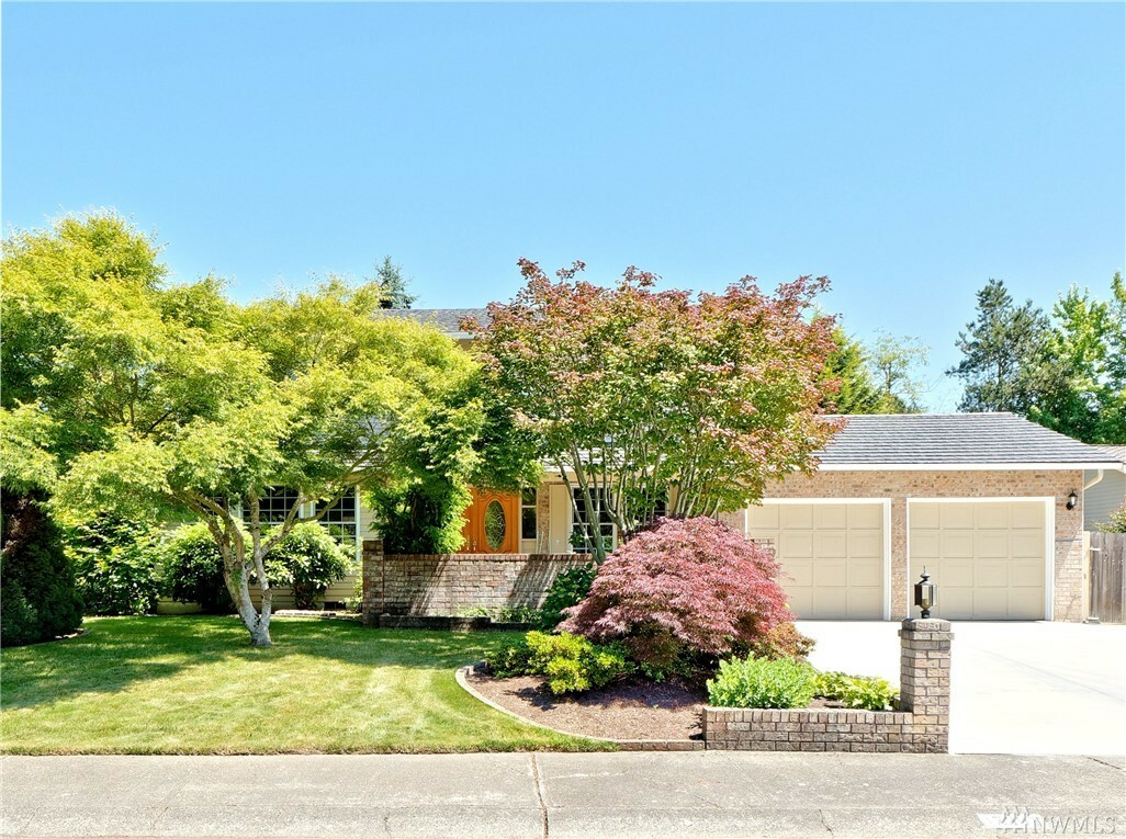 Property Photo: 17302 160th Place SE WA 98058