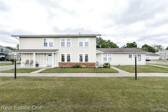 Property Photo:  39732 Village Wood Circle  MI 48375 