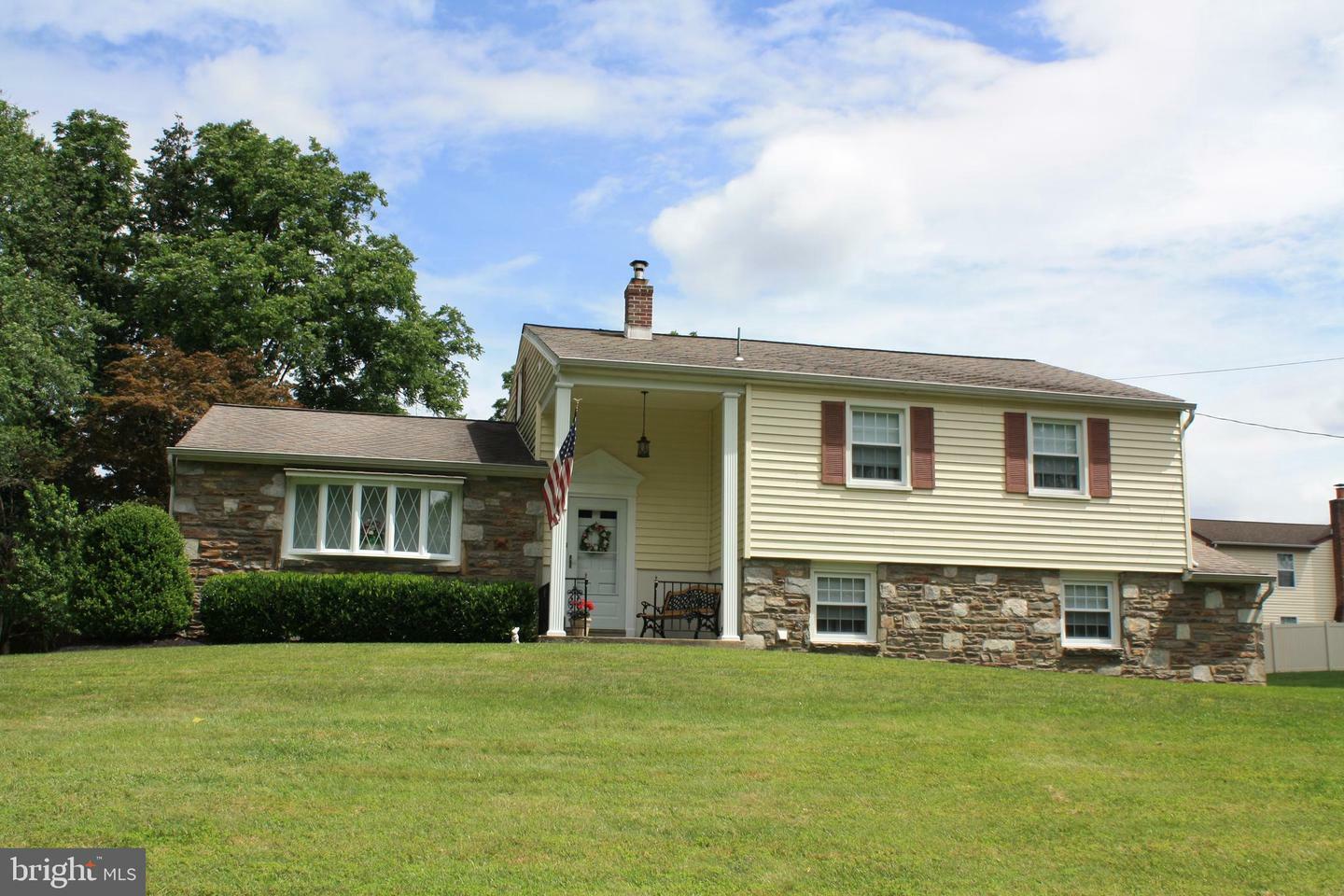 Property Photo:  377 Jefferson Drive  PA 18966 