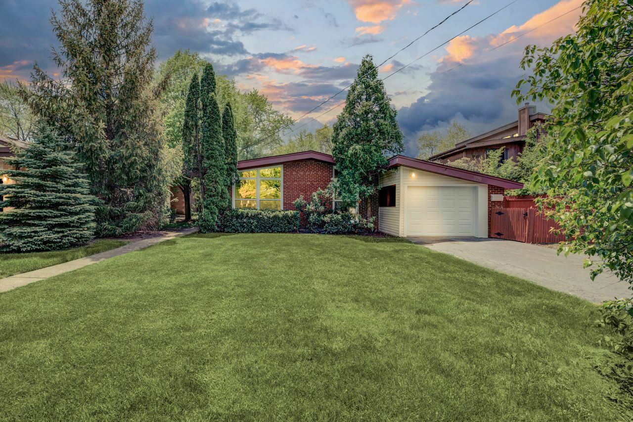 Property Photo: 1780 Rosemary Road IL 60035