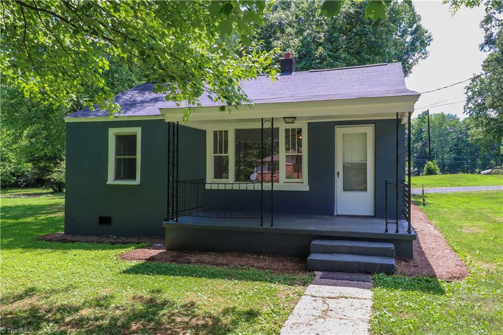 Property Photo:  301 S New Street  NC 27288 