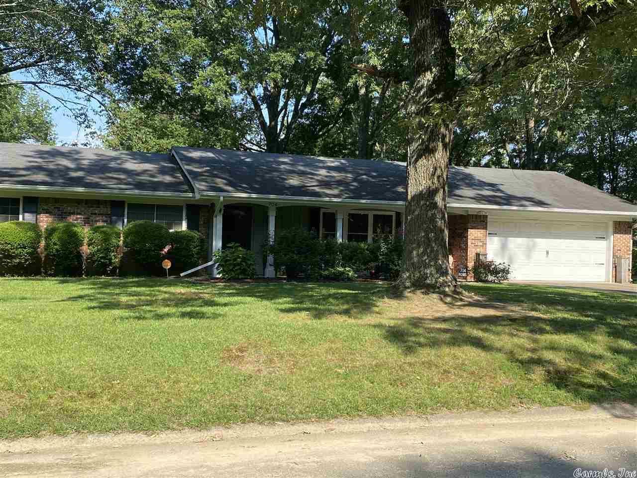 Property Photo: 704 S Baridon AR 72034