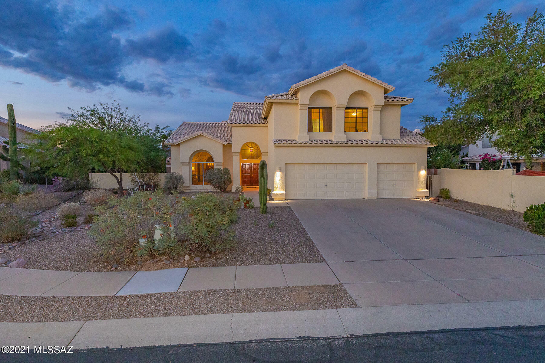 Property Photo: 1350 W Canada Creek Place AZ 85737