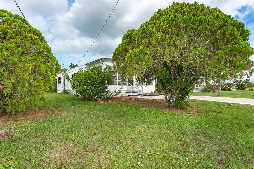 Property Photo:  258 Via De Luna  FL 34224 