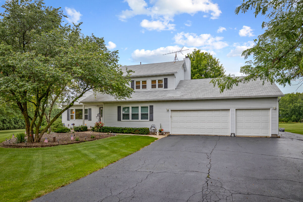 Property Photo: 16N780 Prairie Farm Drive IL 60140