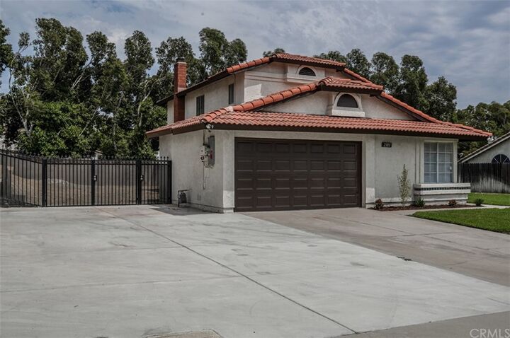 Property Photo: 2383 N Brierwood Avenue CA 92377