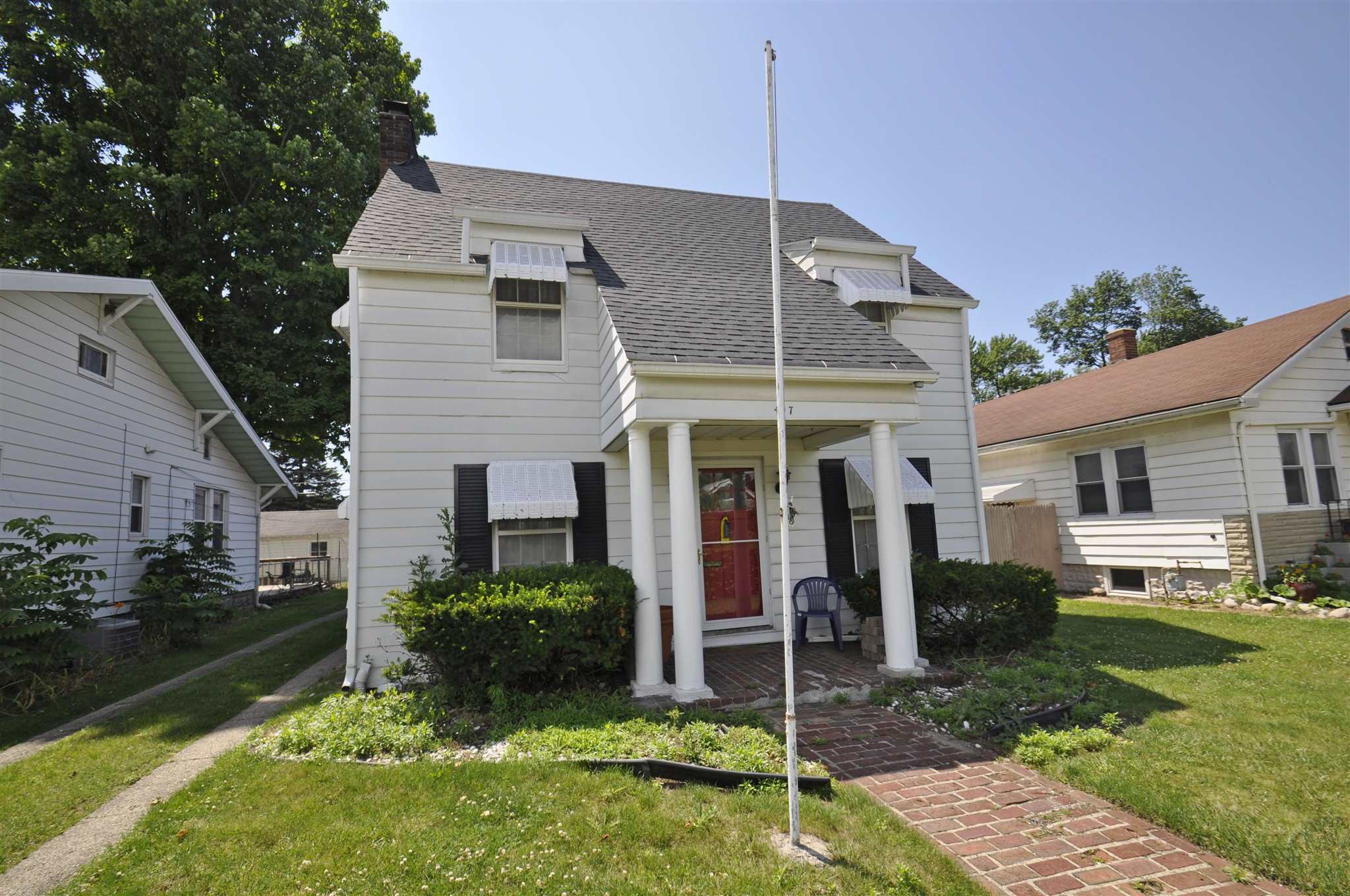 Property Photo:  417 N State Street  IN 46544-2667 