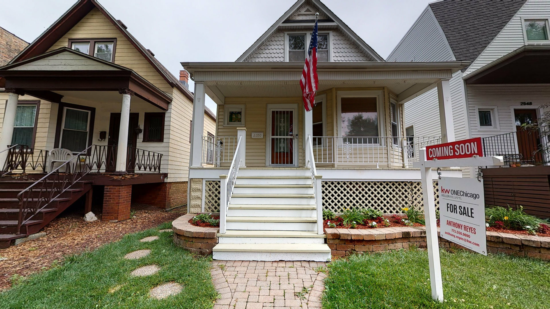 Property Photo:  2550 W Ainslie Street  IL 60625 