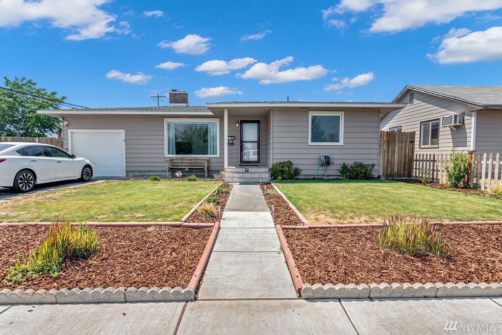 1046 W Gem Ave  Moses Lake WA 98837 photo