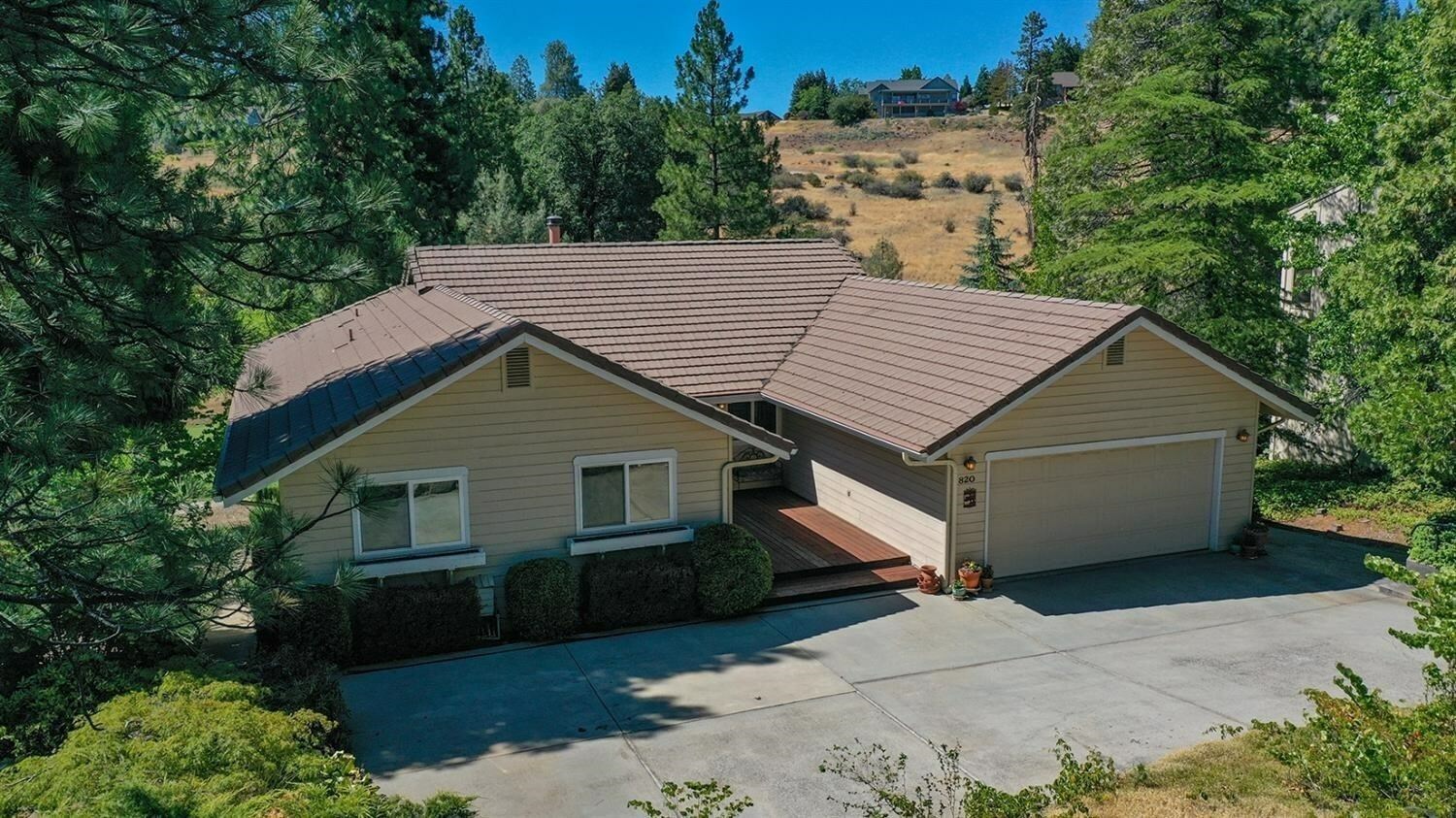 Property Photo:  820 Dogwood Drive  CA 95247 