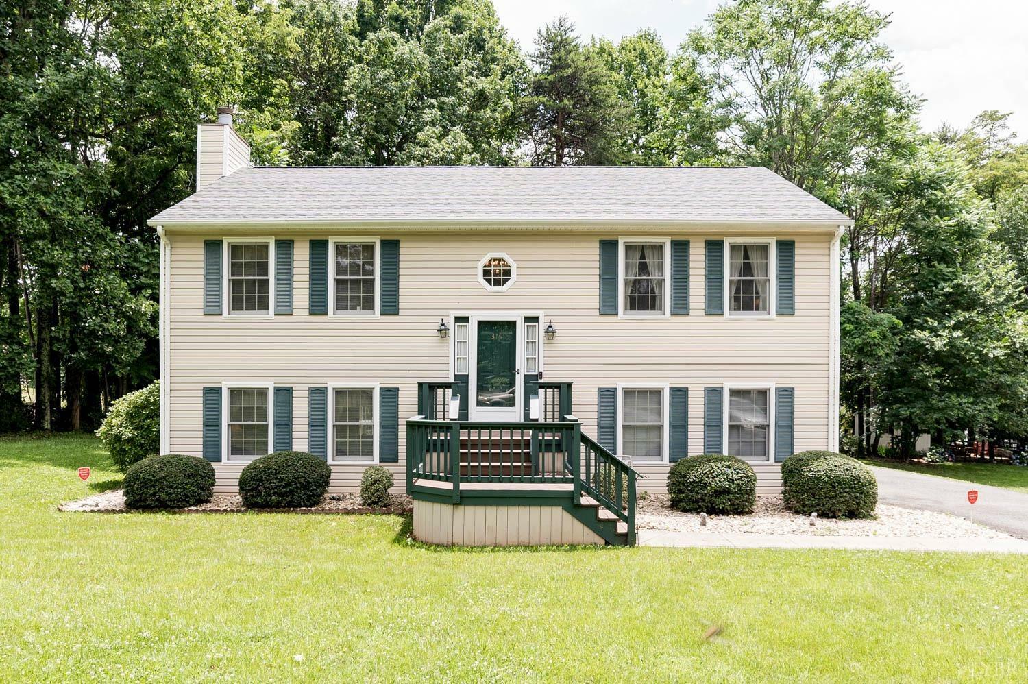 Property Photo: 316 Beverly Hills Circle VA 24502