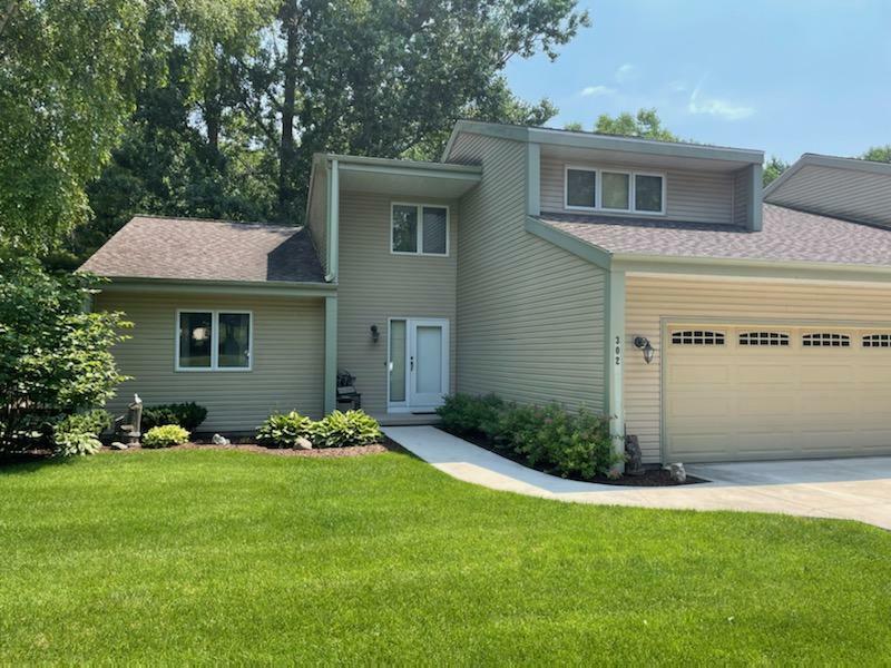 Property Photo:  800 Stoney Brook Dr 302  WI 54220 