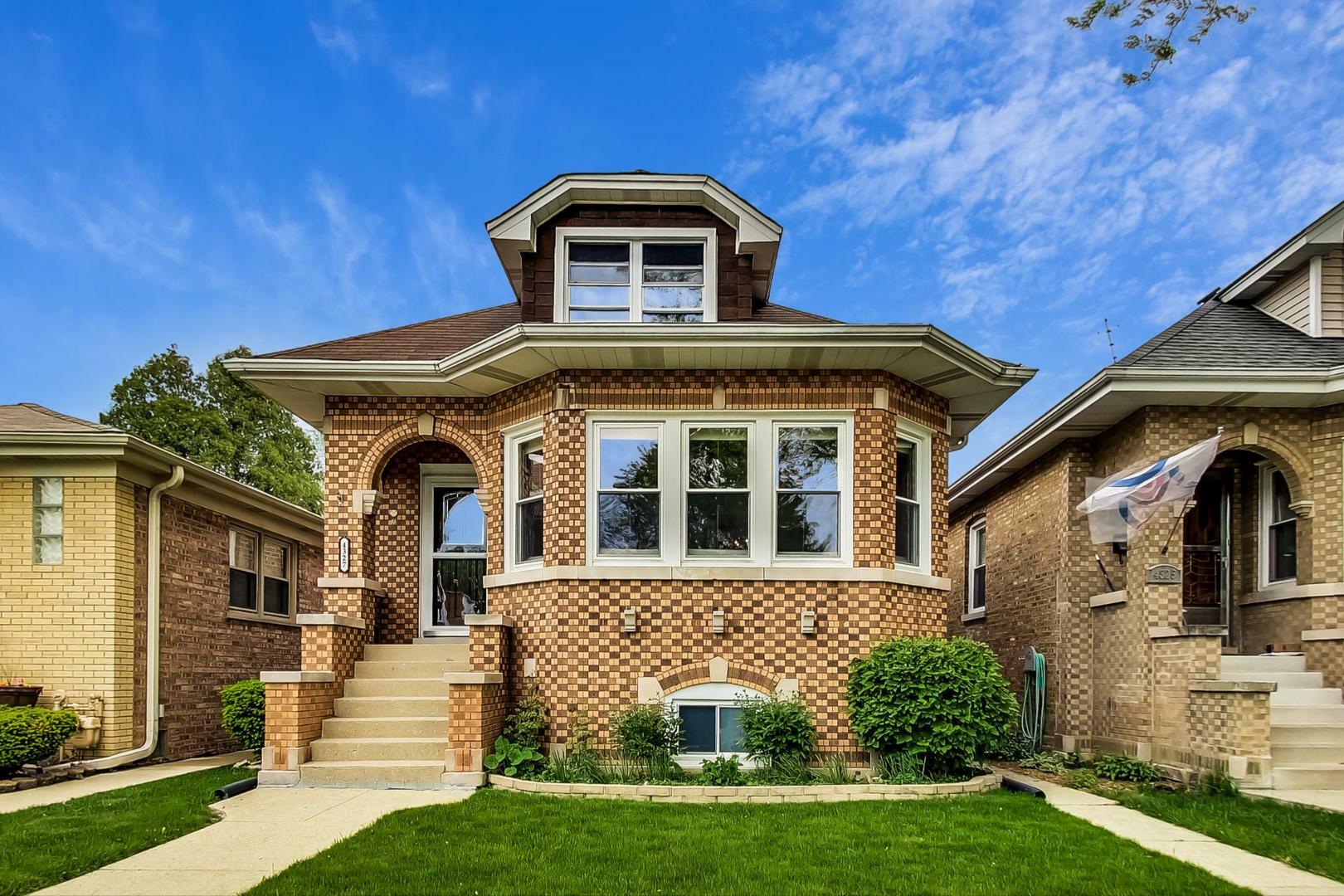 Property Photo: 4327 N Meade Avenue IL 60634