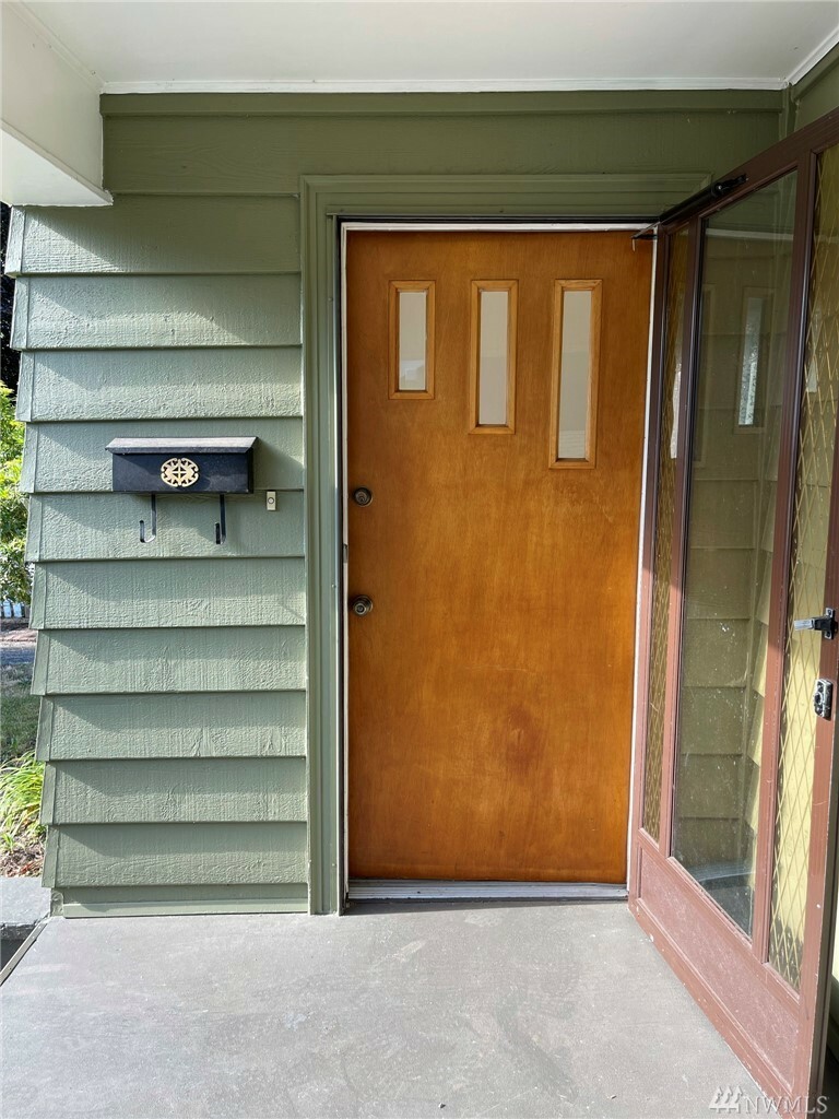 Property Photo: 3007 44th Ave SW WA 98116