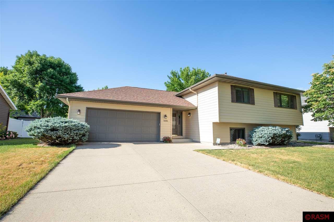 Property Photo: 1686 Knights Drive MN 56003