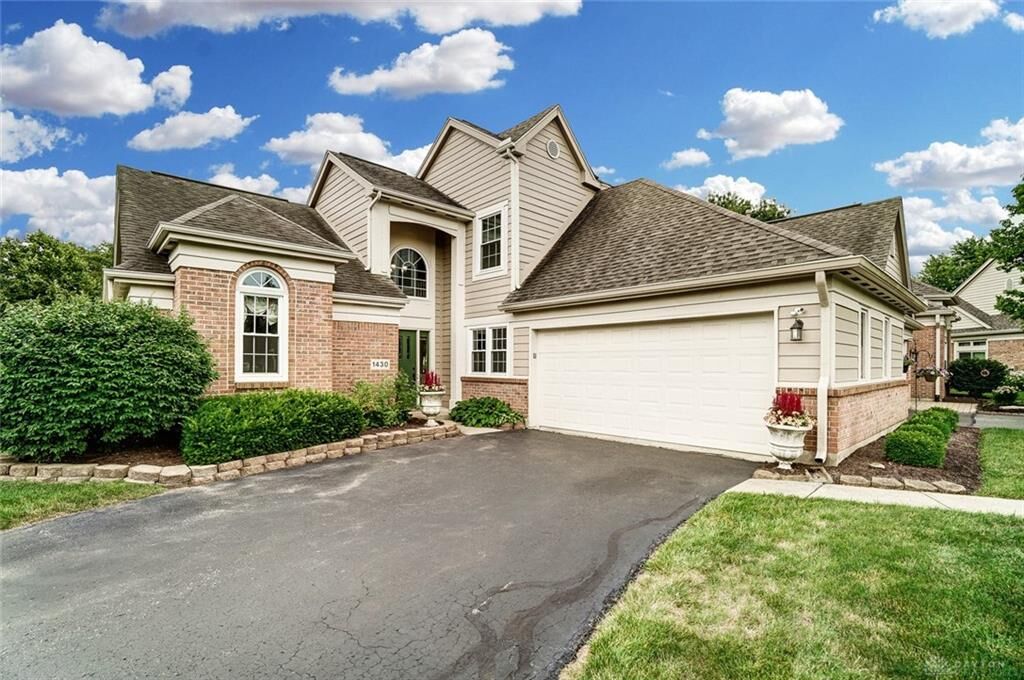 Property Photo: 1430 Yankee Vineyards OH 45458