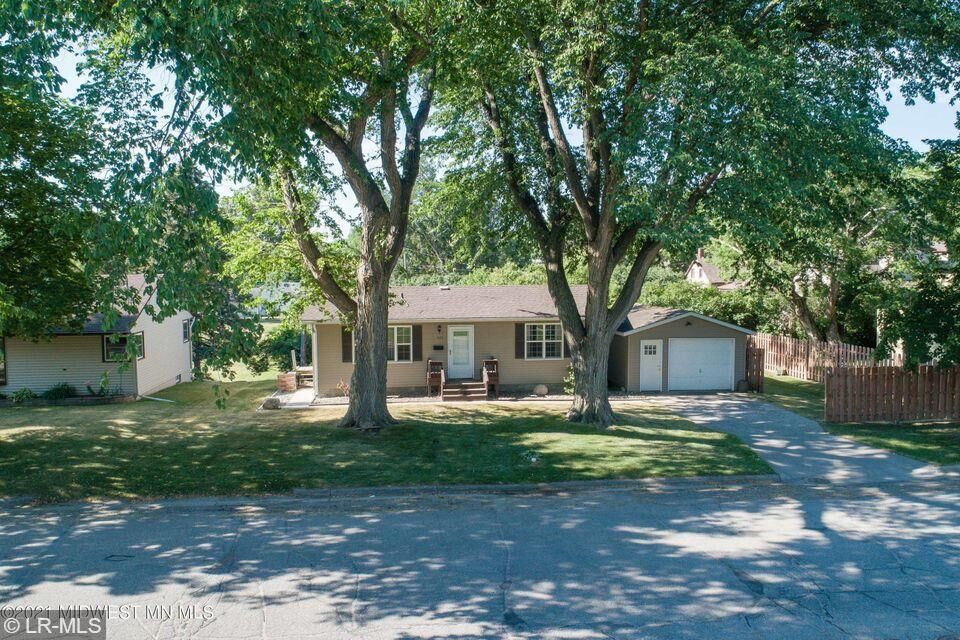 Property Photo: 725 W Maple Avenue MN 56537