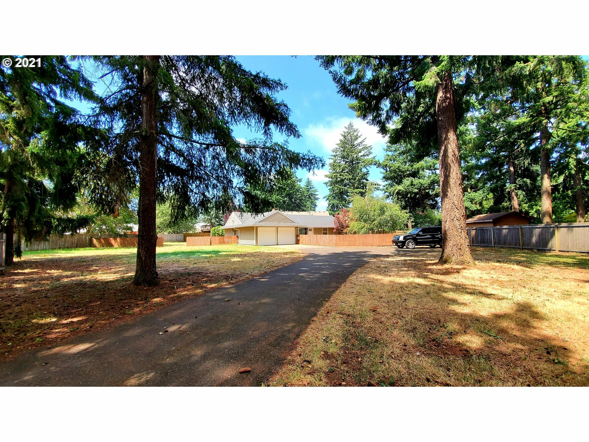 Property Photo:  10017 SE 70th Ave  OR 97222 