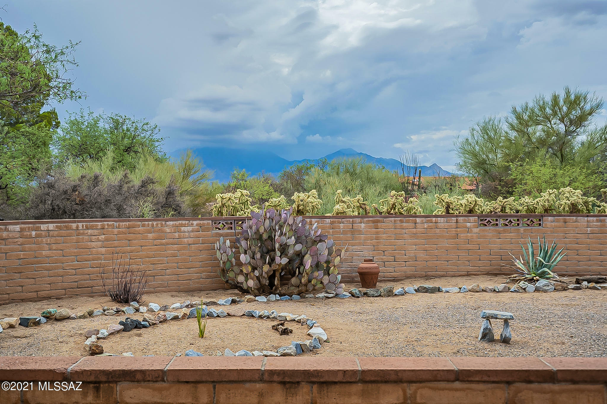 Property Photo:  940 W Quail Drive  AZ 85622 