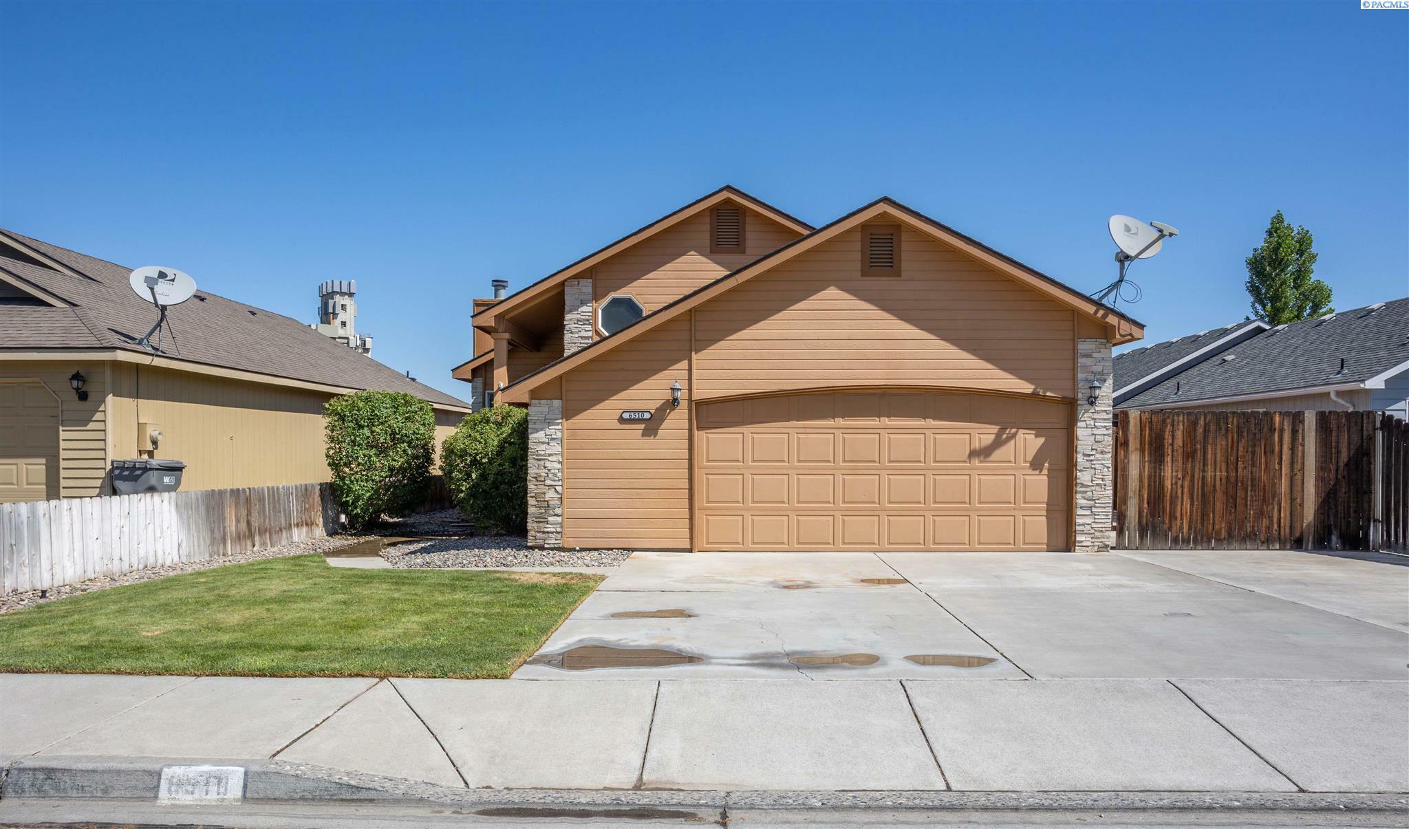 Property Photo:  6510 W Kennewick Court  WA 99336 