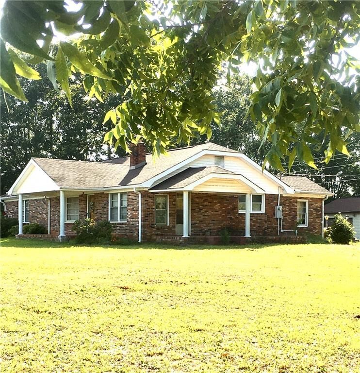 Property Photo:  140 New Hope Road  SC 29669 