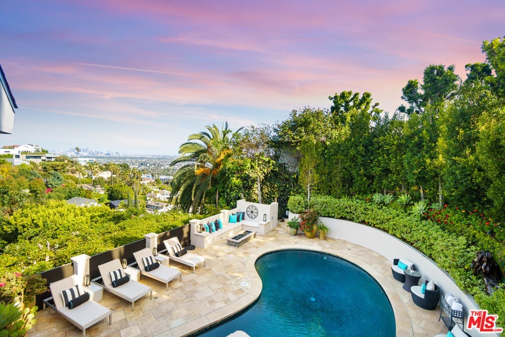 Property Photo: 1478 Stebbins Terrace CA 90069