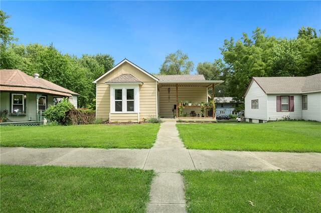 Property Photo:  310 Spruce Street  KS 66048 