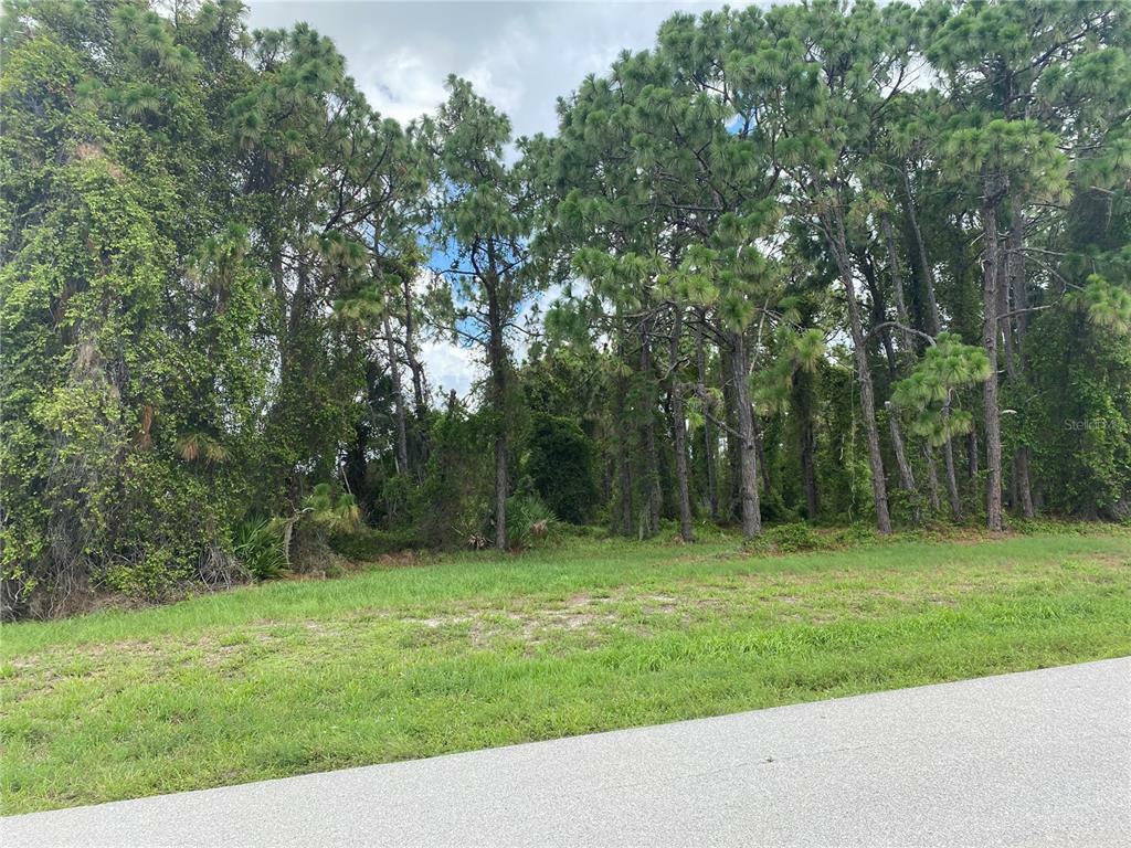 Property Photo:  142 Fairway Road  FL 33947 