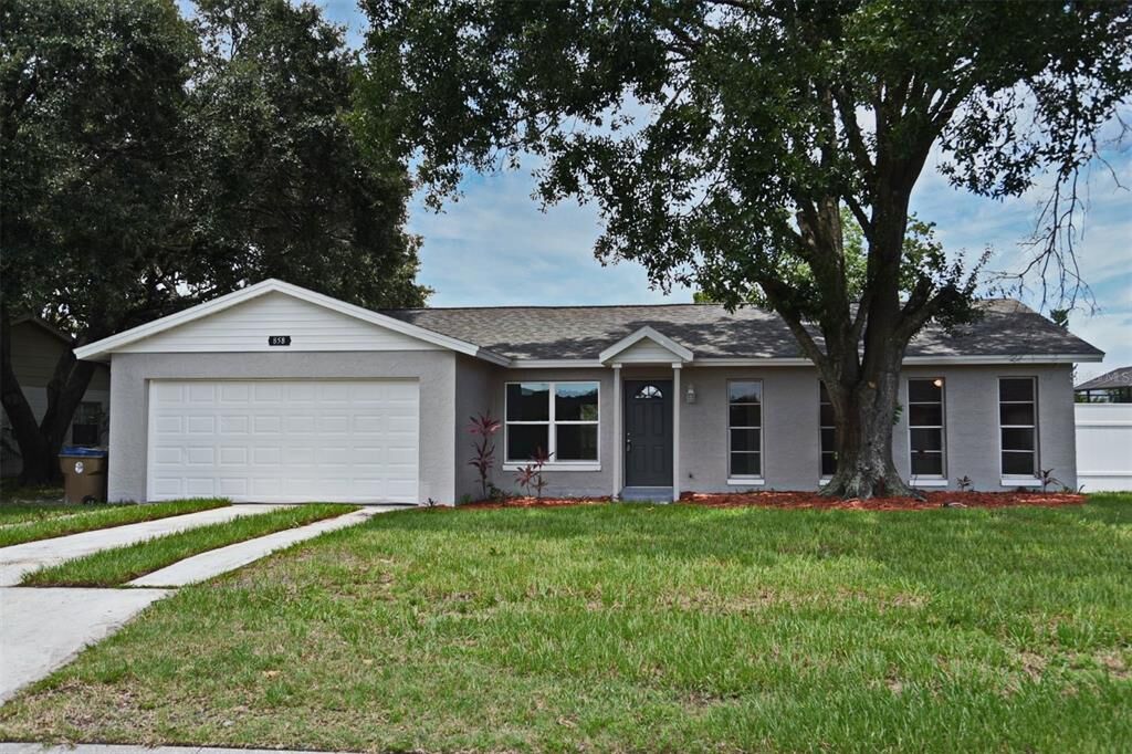 Property Photo: 858 Aspenwood Circle FL 34743