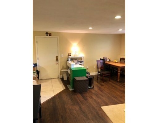 Property Photo:  4 Williamsburg Ct 1  MA 01545 