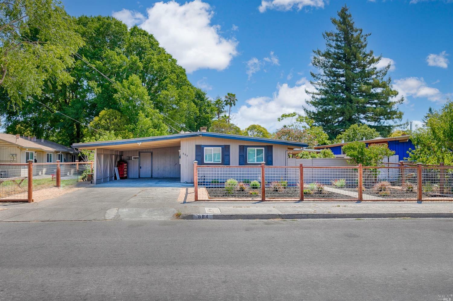 Property Photo:  884 Boyd Street  CA 95407 