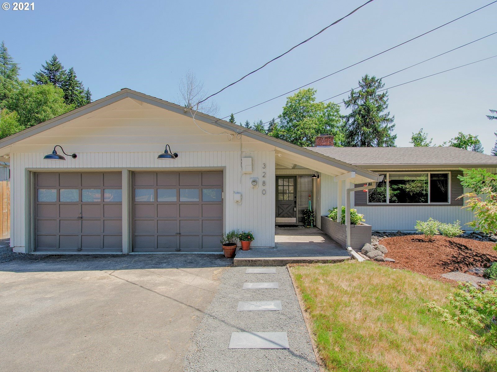 Property Photo:  3280 SW 106th Ave  OR 97005 