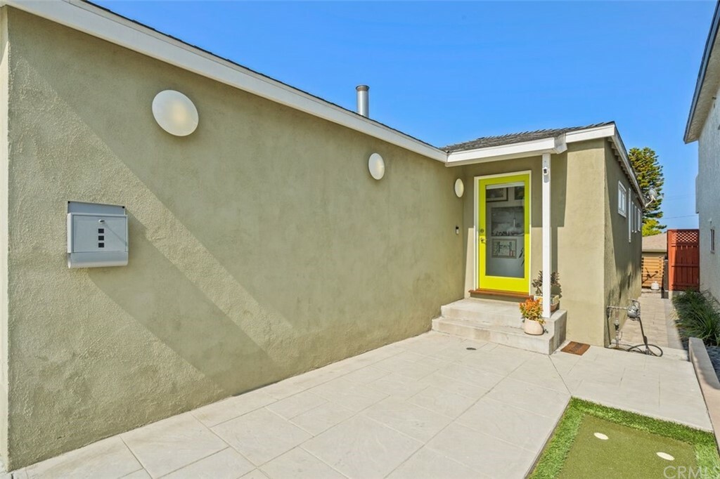 Property Photo:  1730 Carver Street  CA 90278 