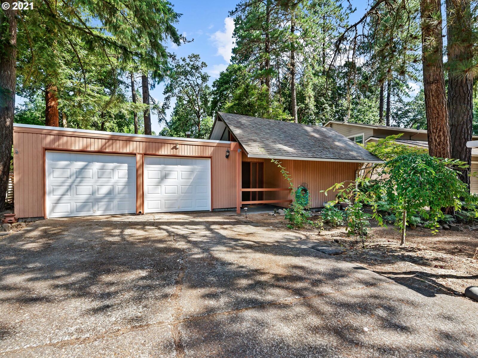 Property Photo: 1635 SW Pheasant Dr OR 97003