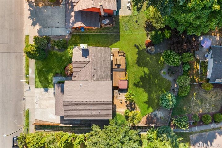 Property Photo: 2206 SE 21st St WA 98055