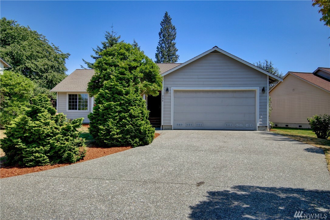 Property Photo:  734 Reanna Place  WA 98233 