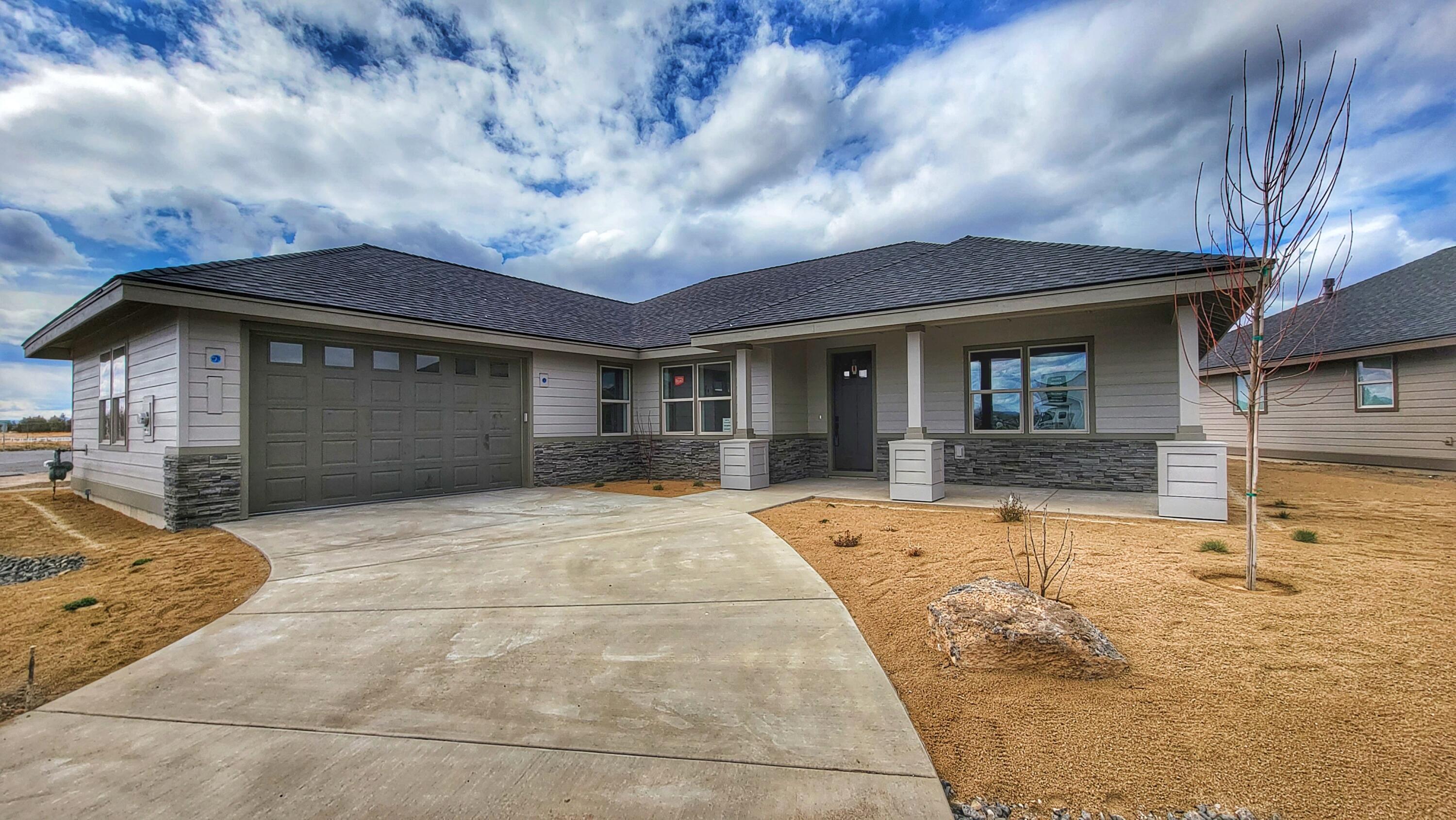 Property Photo:  2391 NW Redwood Avenue  OR 97756 
