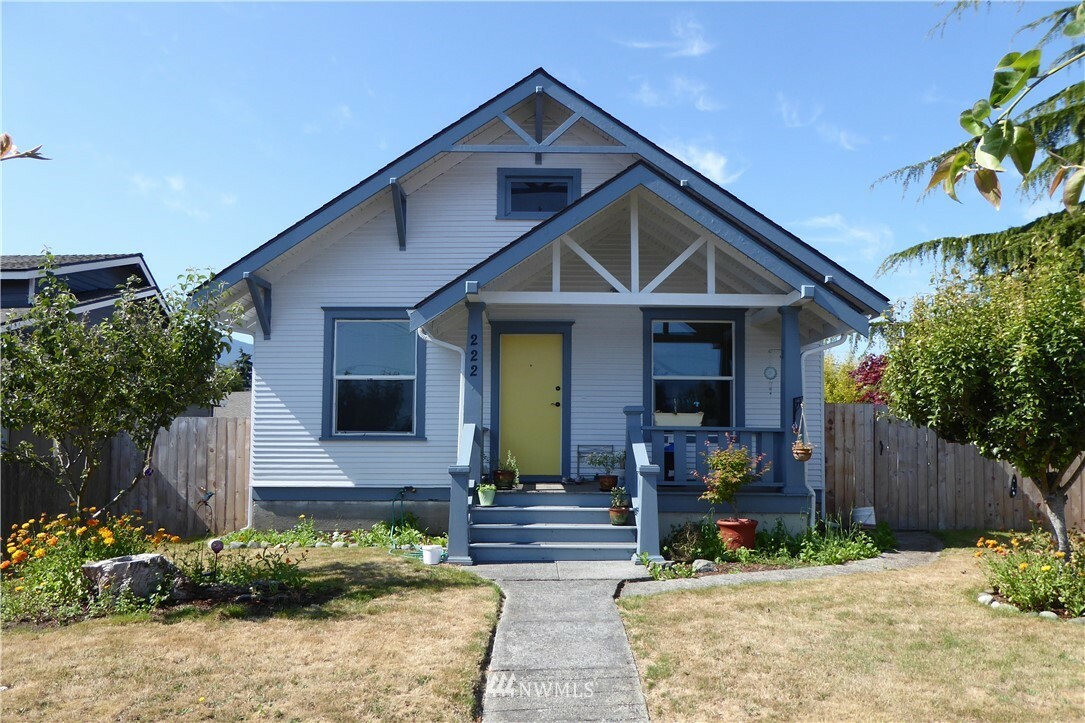 Property Photo:  222 W Third Street  WA 98362 