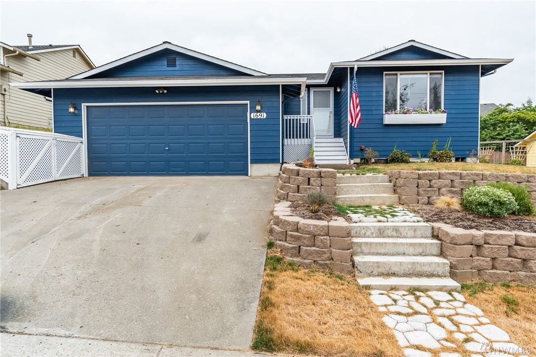 Property Photo:  1691 SW Nienhuis St  WA 98277 