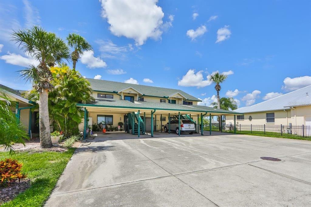 Property Photo:  662 Yardarm Drive  FL 33572 