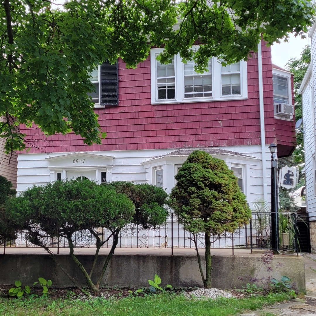 Property Photo: 6912 S Cregier Avenue IL 60649