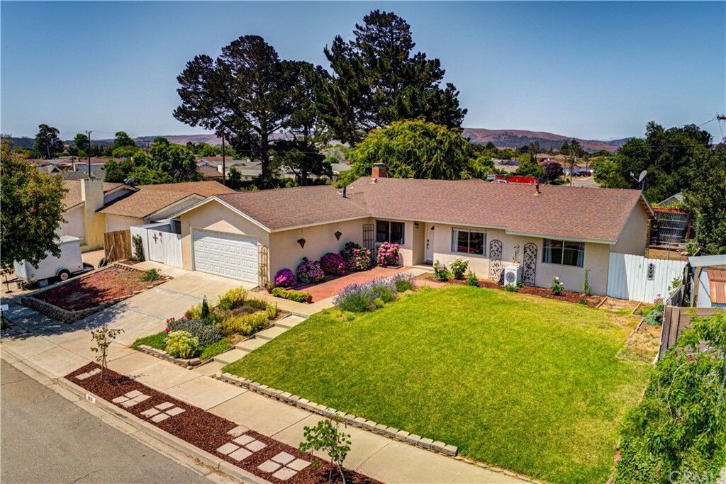 Property Photo: 4619 Laurelwood Drive CA 93455