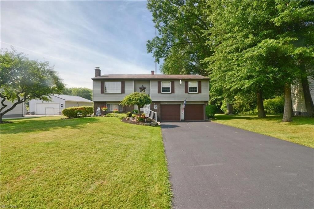 Property Photo: 4689 Barrington Drive OH 44515