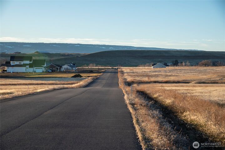 Property Photo: 9 Green Canyon Lane WA 98926